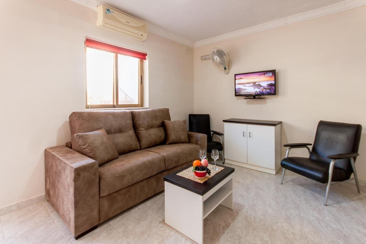 Pool And Sea Merill Apartments - Happy Rentals Mellieħa Buitenkant foto